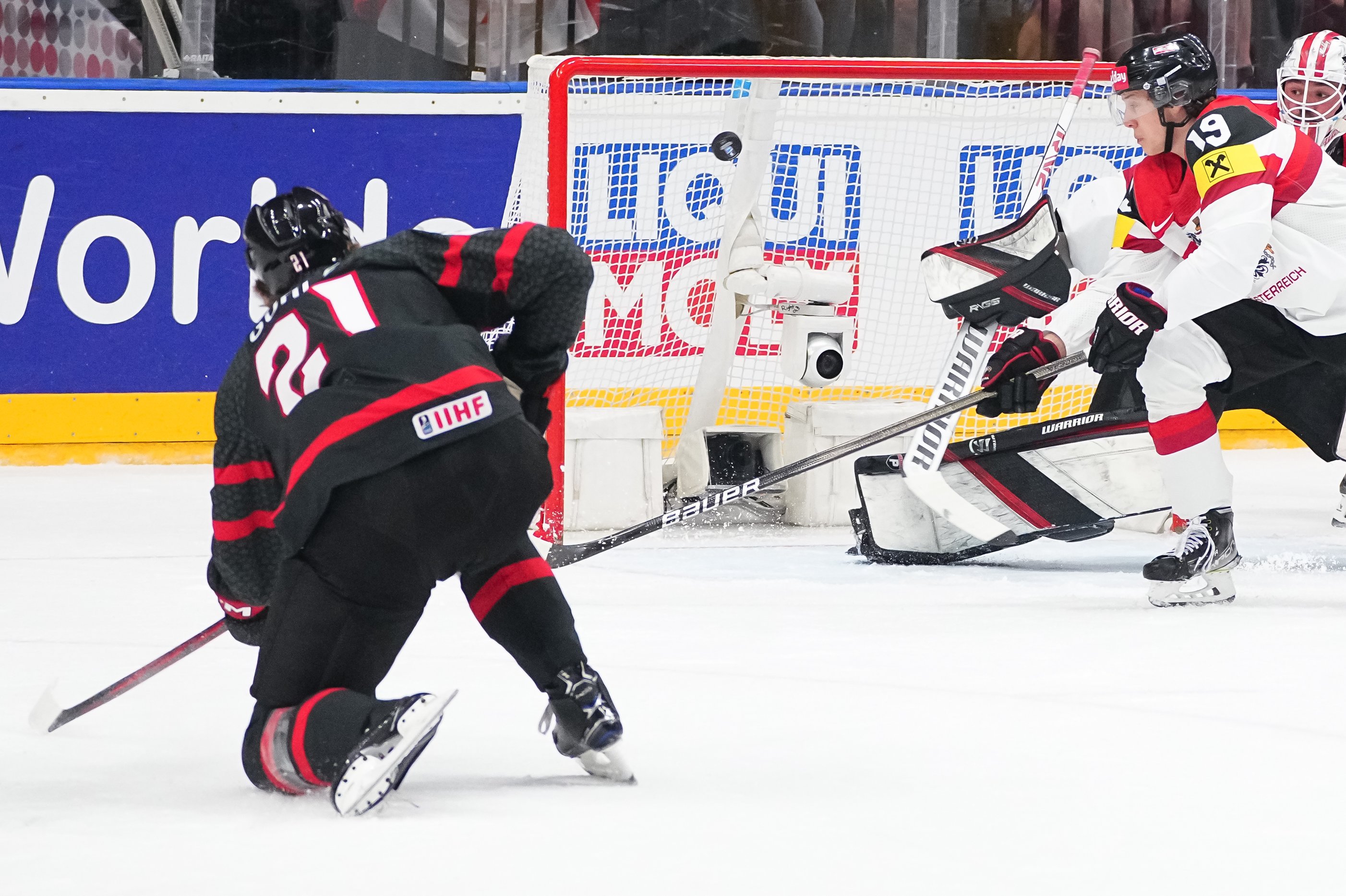 Австрия устроила взбучку Канаде. Фото: Hockey Canada