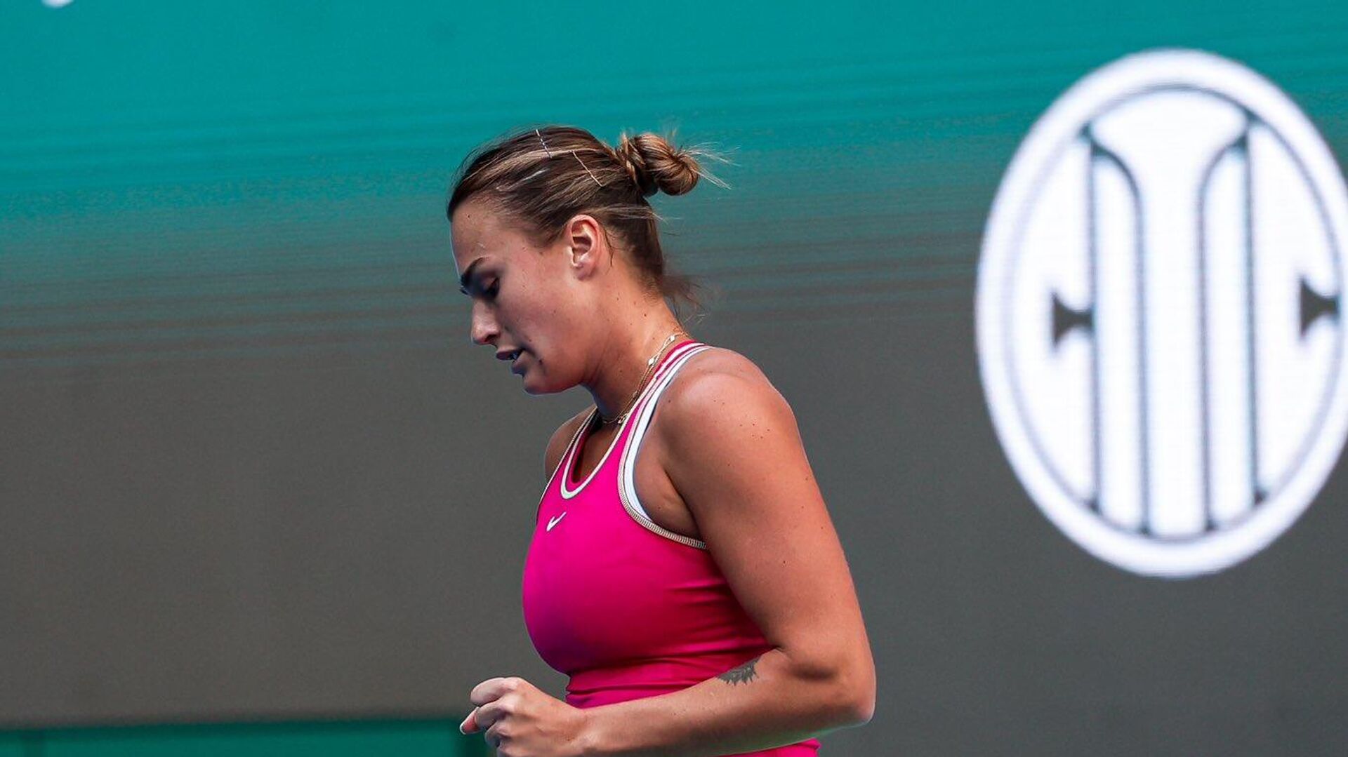 Арина Соболенко проиграла Елене Рыбакиной в четвертьфинале турнира WTA в Пекине