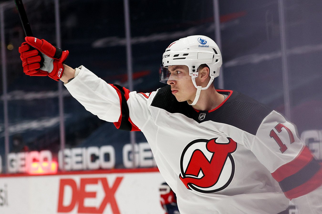 Шарангович — третий белорус, набравший 4 очка за одну игру в НХЛ