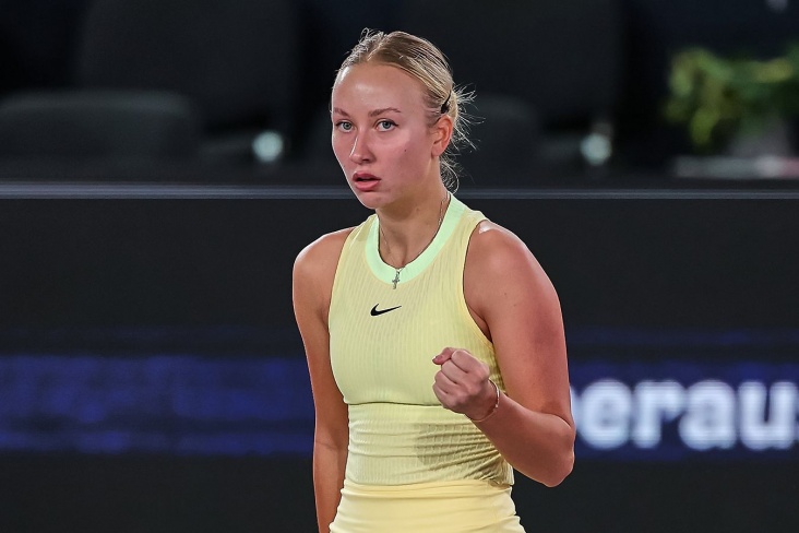 Потапова не смогла выйти в четвертьфинал турнира в Штутгарте, проиграв Вондроушовой