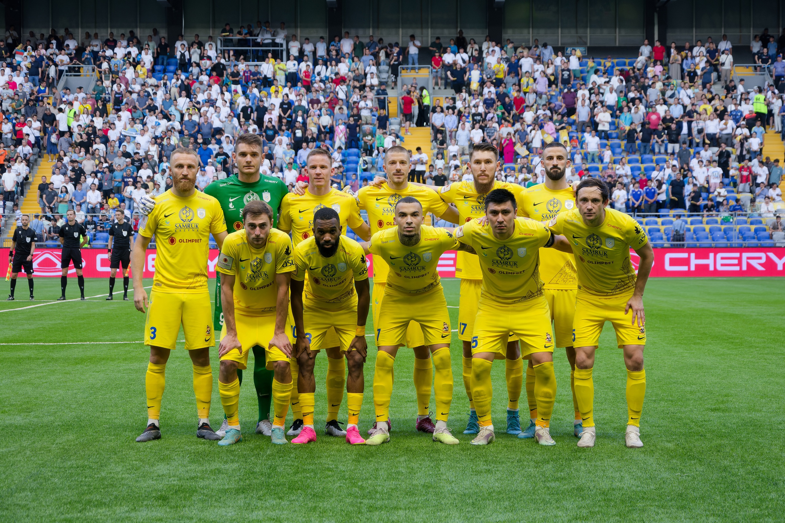 Макс Эбонг (нижний ряд, в середине) перед игрой с «Динамо» Тбилиси в квалификации Лиги чемпионов. Фото: «Астана»
