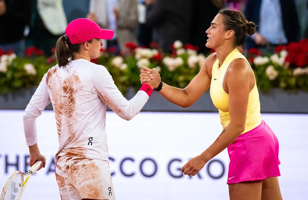 Ига Свентек и Арина Соболенко. Фото: WTA