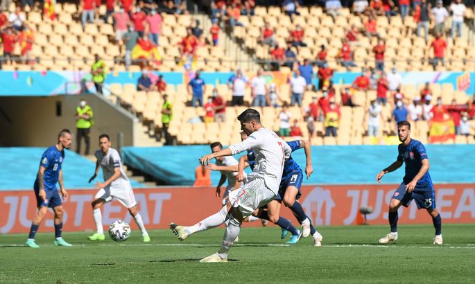 Мората не забил пенальти в матче со Словакией. Это уже шестой промах с точки на Евро-2020