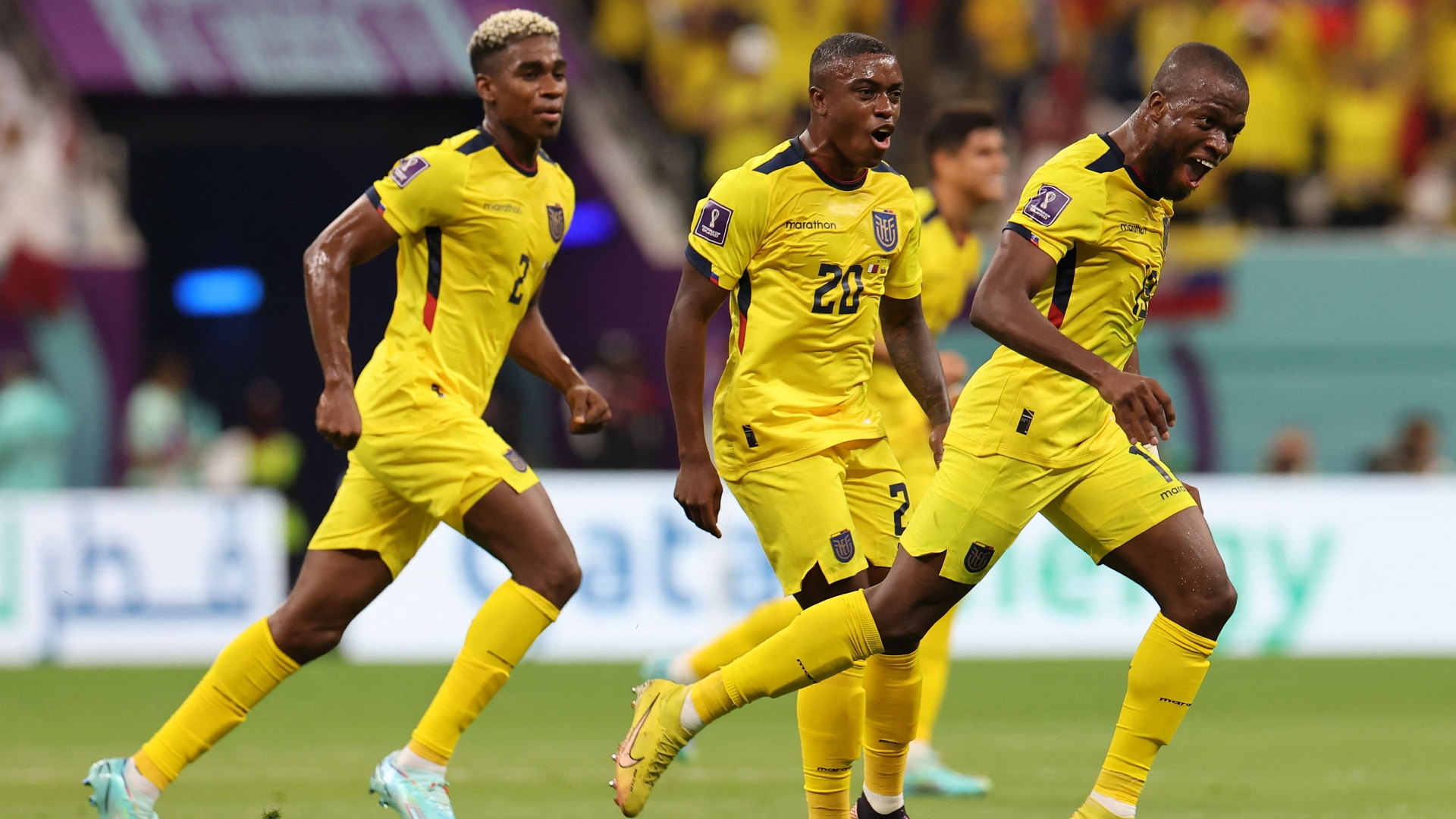 Дубль Валенсии принес Эквадору победу над Катаром в матче открытия ЧМ-2022 по футболу