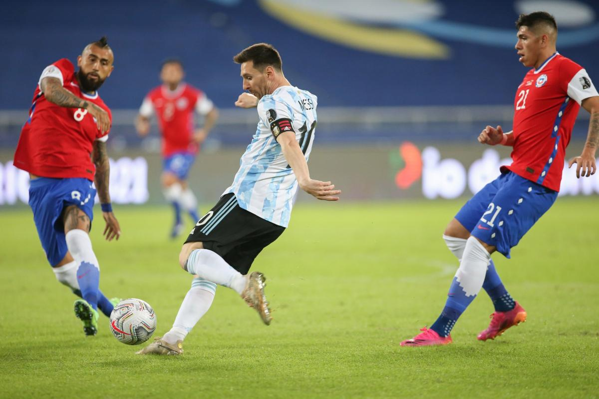 Гол Месси не помог Аргентине победить Чили в первом матче Кубка Америки