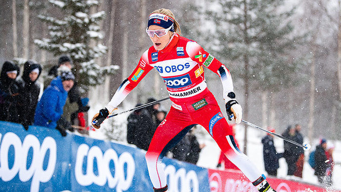 Йохауг выиграла скиатлон на этапе КМ в Оберстдорфе, Непряева стала шестой