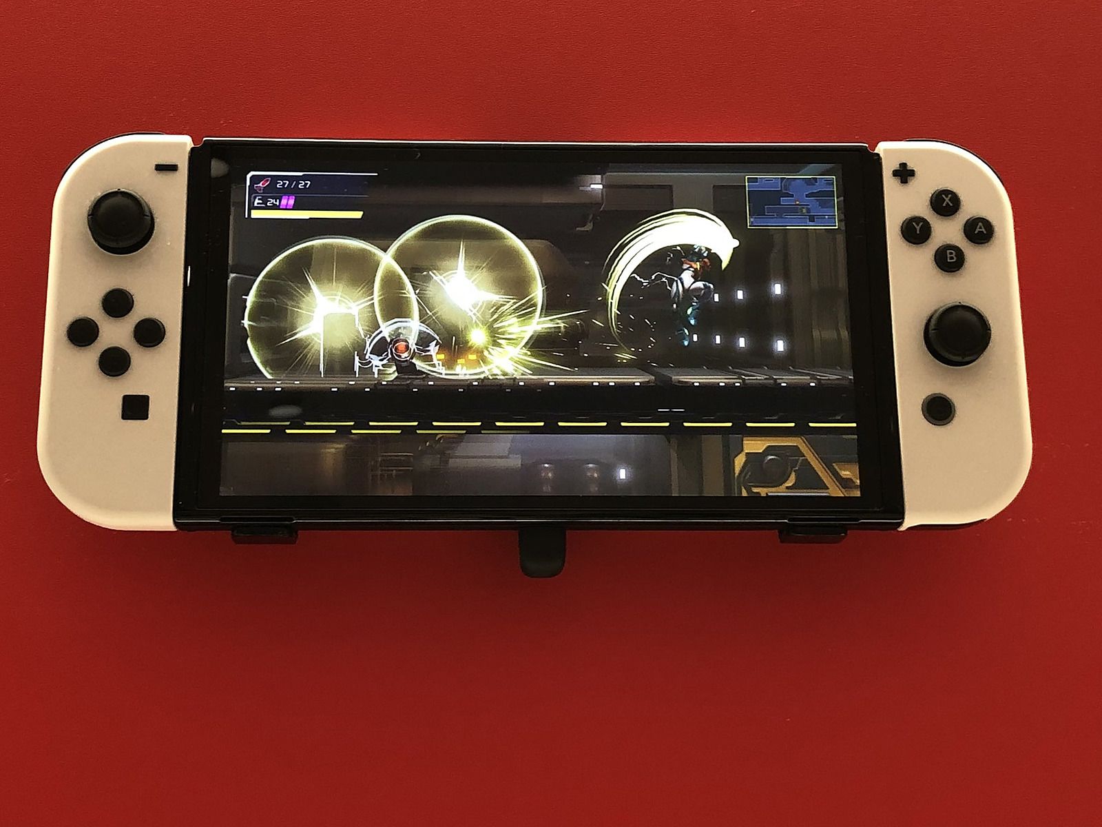 Появились первые живые фотографии Nintendo Switch OLED