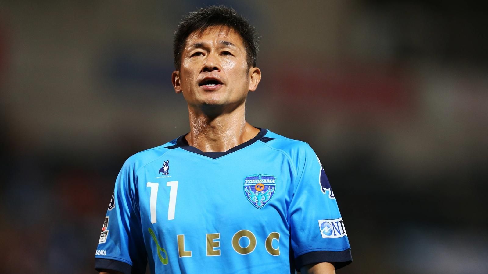 Самый возрастной футболист мира продлил контракт с «Йокогамой»