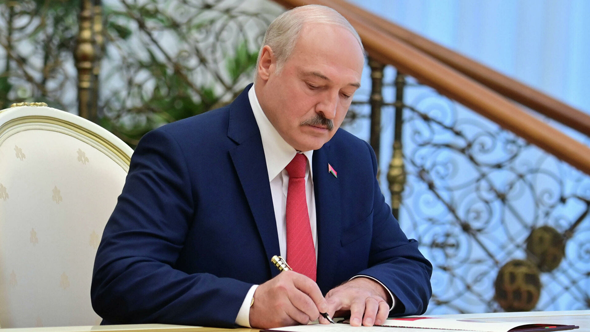 Лукашенко назвал позором возможное лишение Белоруссии чемпионата мира по хоккею