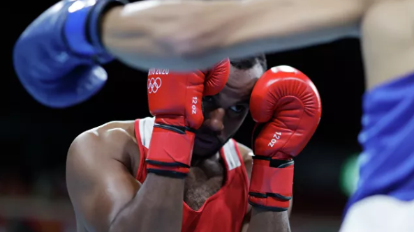 Марокканский боксер укусил соперника на Олимпиаде в стиле Майка Тайсона