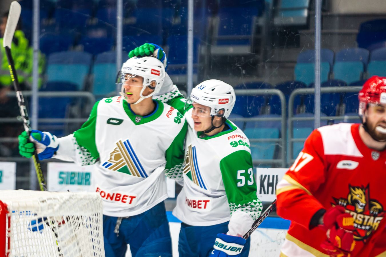 «Салават Юлаев» разгромил «Куньлунь» и возглавил турнирную таблицу Востока КХЛ