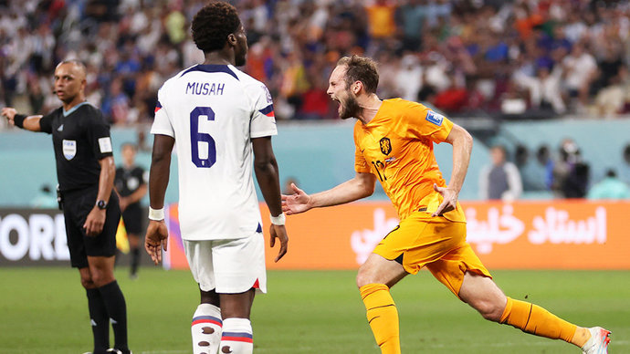 Нидерланды взяли верх над сборной США в матче 1/8 финала чемпионата мира по футболу
