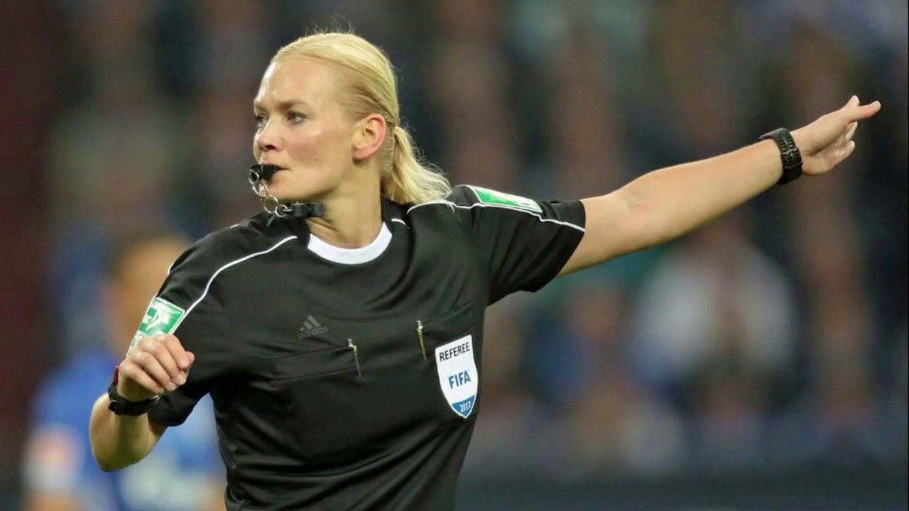 Матч за Суперкубок Германии впервые будет судить женщина