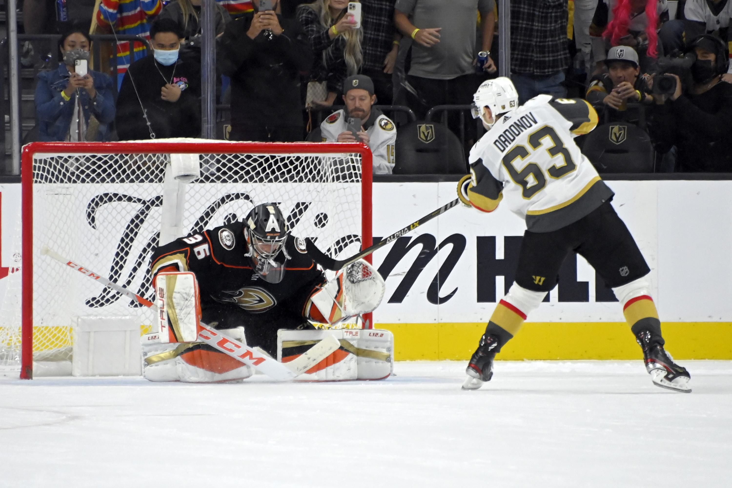 Дадонов реализовал победный буллит в матче регулярного чемпионата НХЛ «Вегас» – «Анахайм»