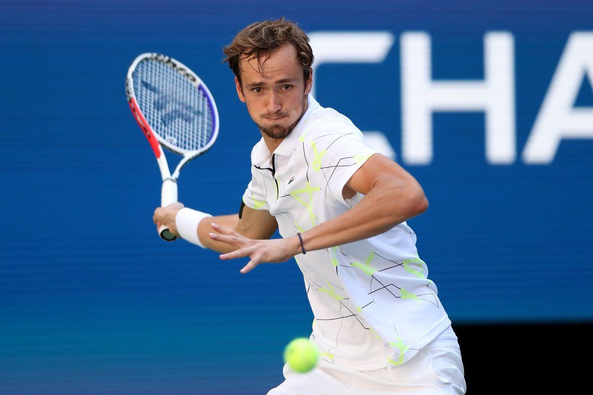 Российский теннисист Медведев сократил отставание от первой ракетки мира Джоковича в рейтинге ATP