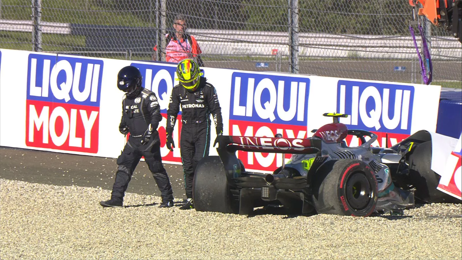 Квалификация Гран-при Австралии «Формулы-1» была приостановлена из-за аварии Хэмилтона