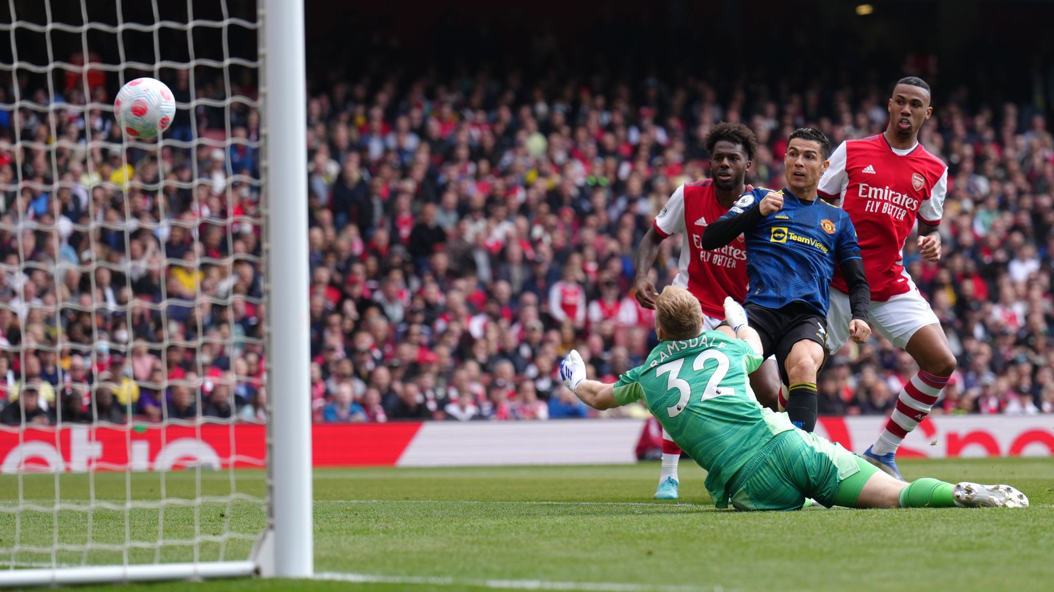 100-й гол Роналду в АПЛ не помог «Манчестер Юнайтед» избежать поражения в матче с «Арсеналом»