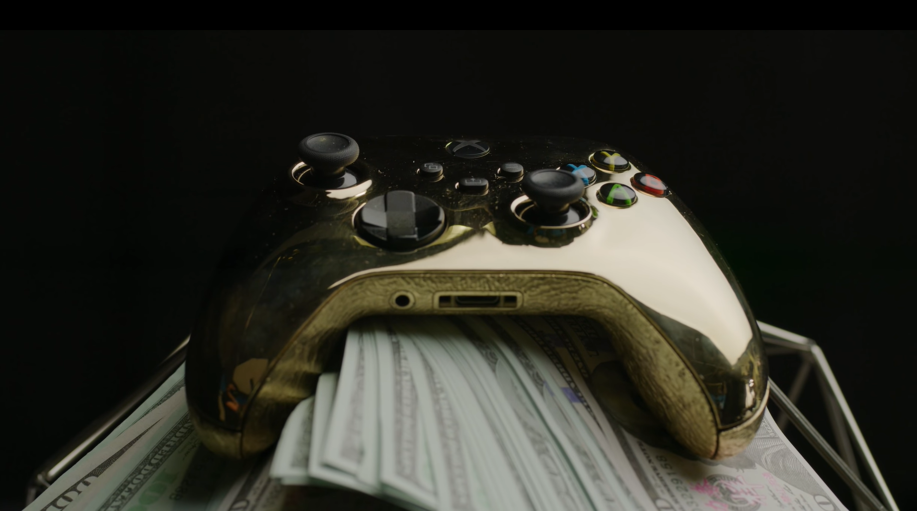 Блогеры сделали контроллер для Xbox из золота ценой в 6,5 млн рублей
