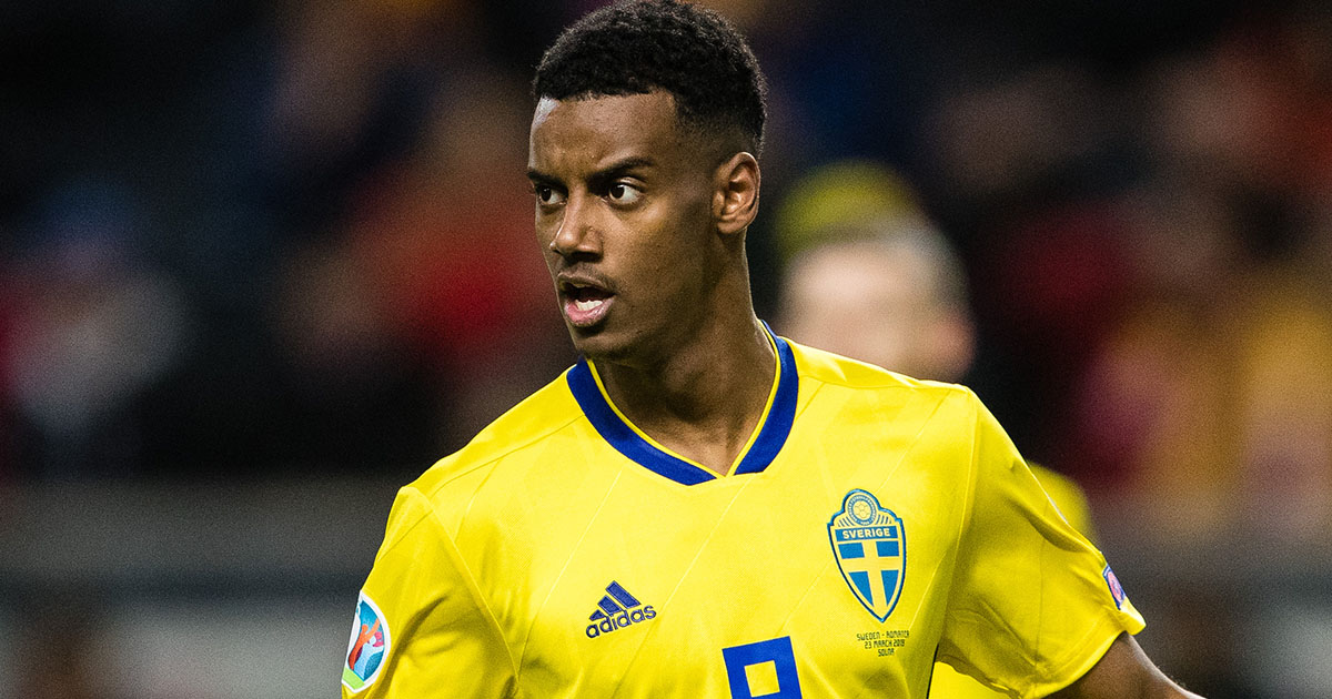 Нападающий сборной Швеции Исак признан игроком встречи против Словакии
