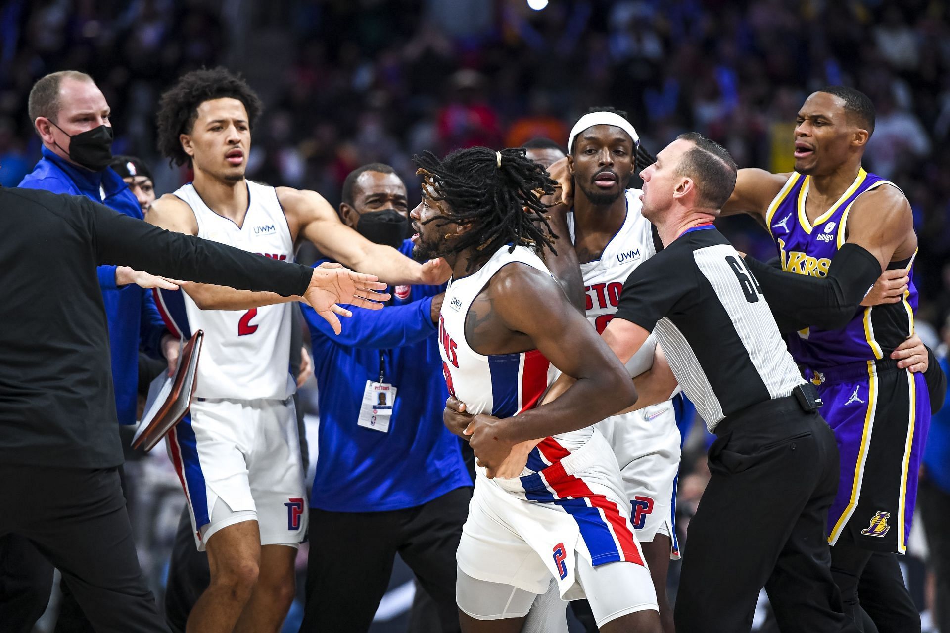 НБА дисквалифицировала Леброна Джеймса на один матч регулярного чемпионата за потасовку с игроком «Детройта»