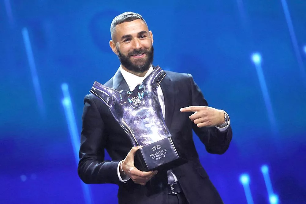 Карим Бензема на церемонии вручения приза лучшему игроку Европы от УЕФА 2021/22