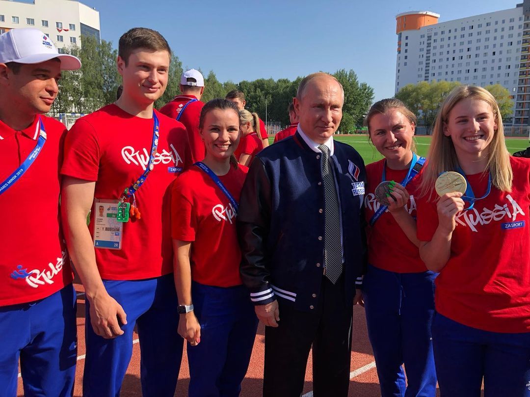 Гульназ Хатунцева и другие российские спортсмены на встрече с Владимиром Путиным